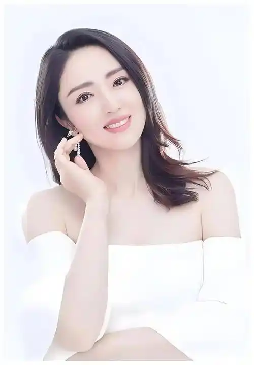 这次我们要说的是美女如云的地方,让人过目不忘的明星董璇