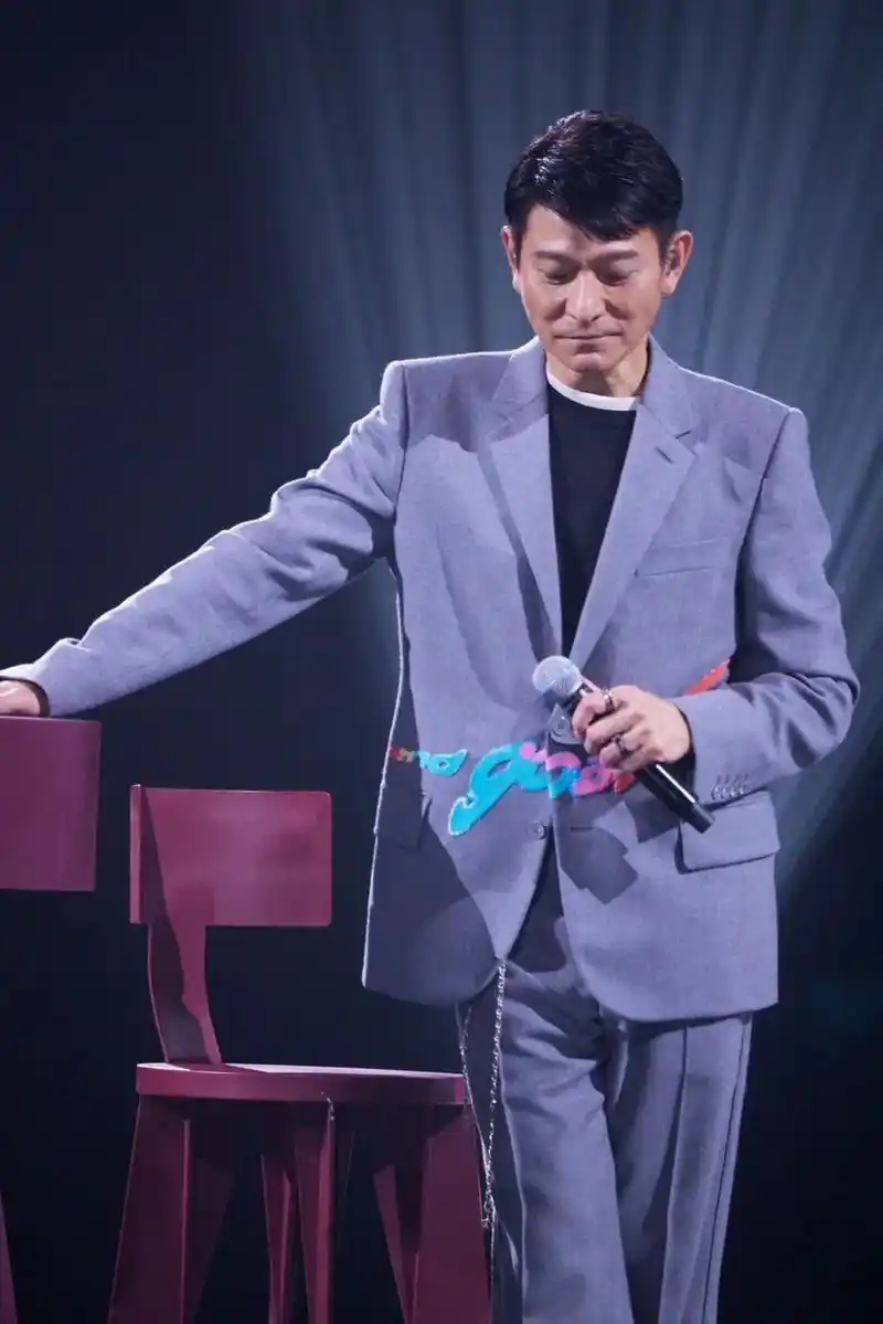 刘德华 #刘德华抖音演唱会 #西装杀 - 抖音