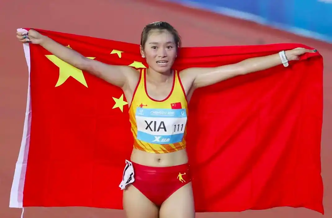 女子万米夏雨雨夺冠!成都大运会田径项目首日两金归属中国