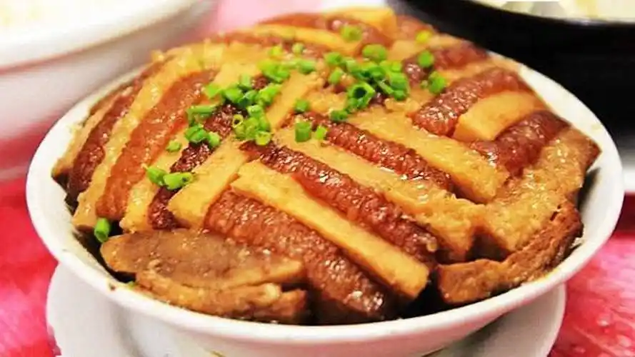 美食湖南经典家常菜香芋扣肉肉香芋粉软糯醇香扑面来