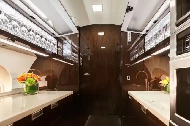 买飞机指南:亿万富豪最爱最壕最新私人飞机大pk,iflyplus独家!