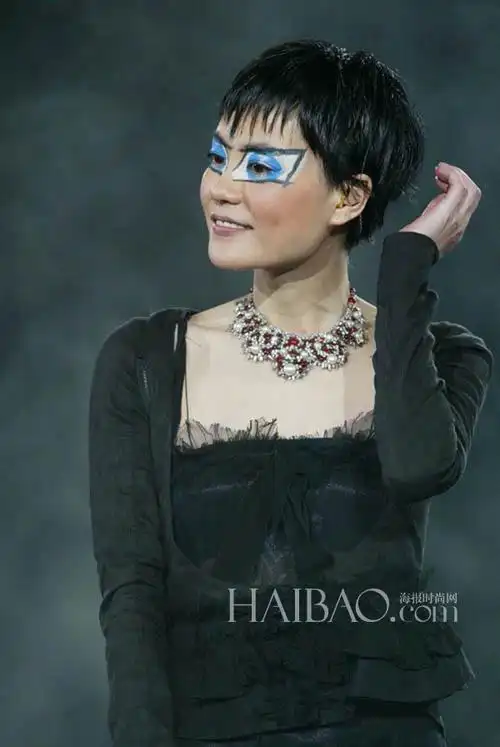 经典永远的天后王菲演唱会经典造型全回顾