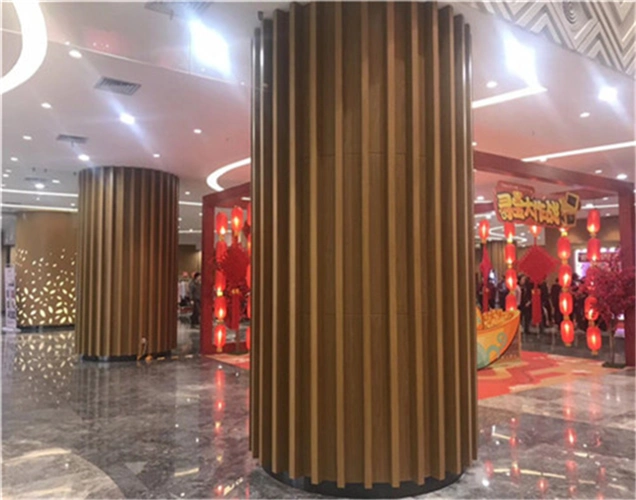 使用泡沫条和密封胶填缝,黑色的密封胶会让柱子看起来更富有层次感