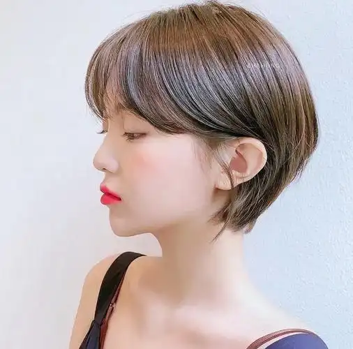 圆脸女孩适合的短发圆脸女生剪什么短发