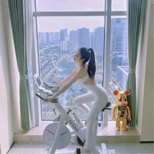 很酷的健身头像图片女