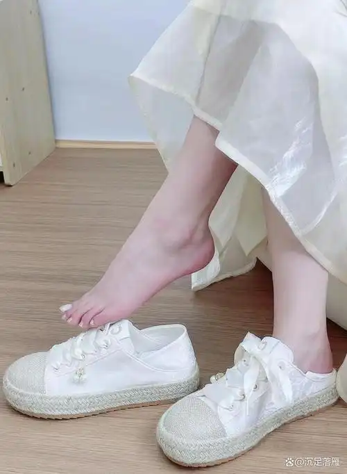 女生的脚也爱出汗吗?