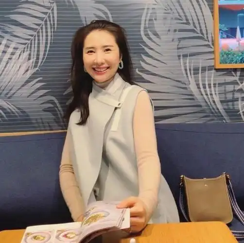 董花花一本播音与蒋凡本般配,岁月静好到被逼宫,做贵妇有多高危