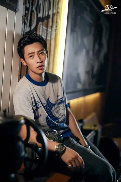 从快男颜值担当到"梗王",魏晨个人资料简介