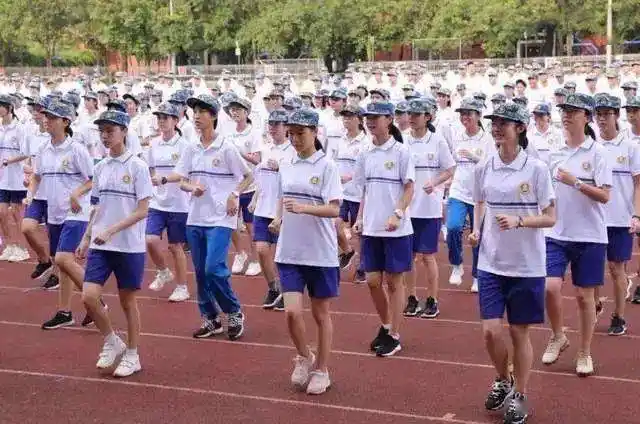 广州高中夏季校服大盘点,你最pick哪一套?