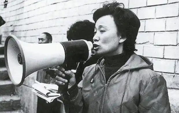 刘立立将自己工作的全部收入,都给到了董令狐和他的妻子王玫来打理,把