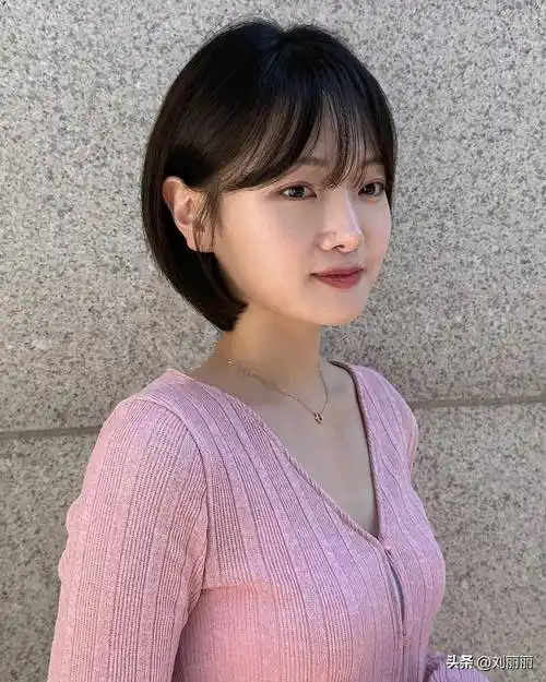 恰到好处的长度能够修饰脸型,无论是圆脸,方脸还是长脸,都能在波波头