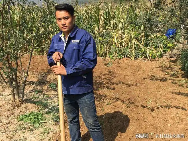 现在农村生活好了可农民却变得不高兴了看看小伙说得在理不