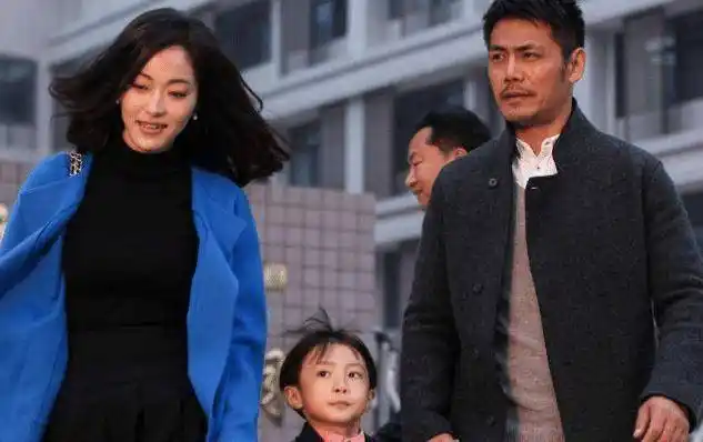 她是邵兵的妻子,曾经也是实力派演员,如今为家庭放弃事业_张培_女明星