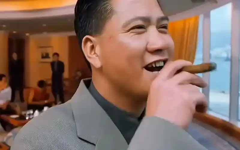 要说演老大,我只认万梓良,驾驭大背头发型比发哥还霸气