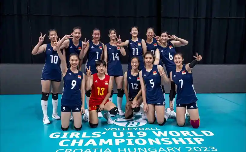 女排17岁1米97副攻横空出世,26次拦网世青赛第四_陈厚羽_中国_身高