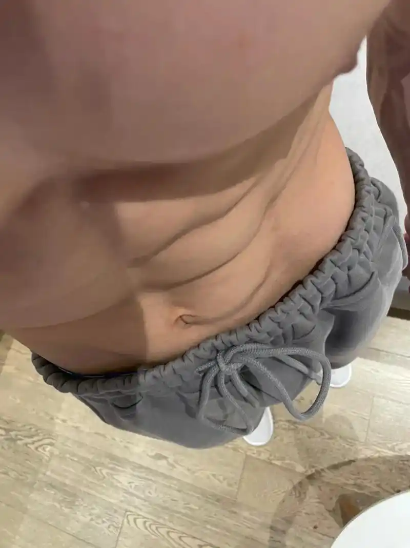 腹肌男孩 撕下旧年的日历,删除烦恼,把快乐刷新.送来新年的 - 抖音