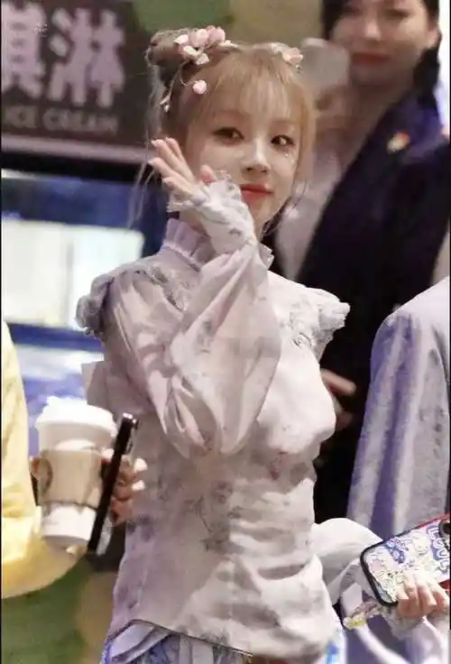 周深宋雨琦合体跑男刘涛扎小辫子沙溢卖水果