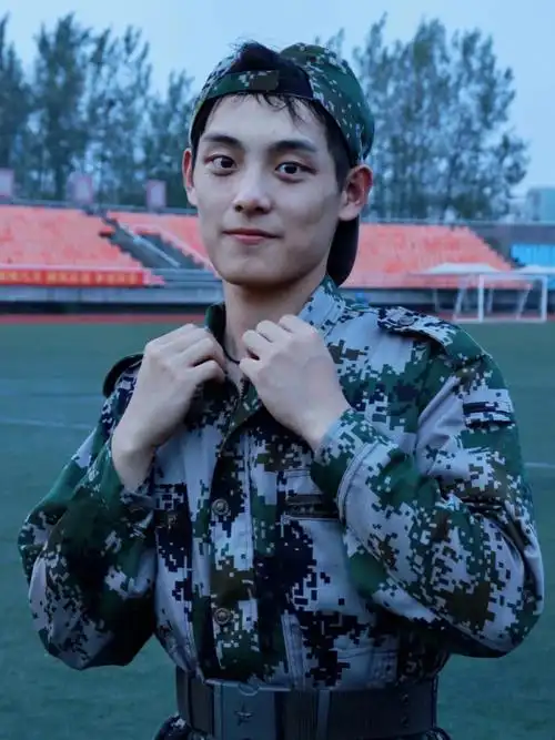 军训民间野生帅哥