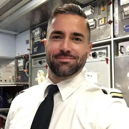 妥妥的欧美肌肉大叔