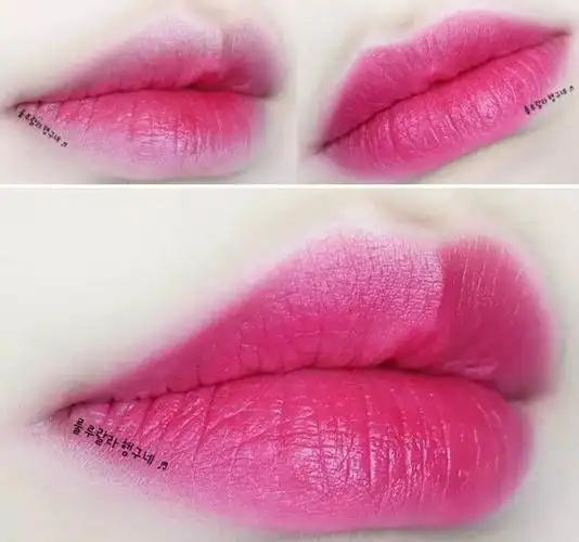 总体来说还是比较显白的,平时觉得粉色太显黑的,可以试试玫红~质地是