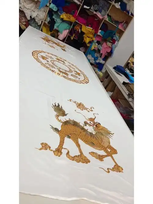 赵麟童款白色麒麟蟒袍