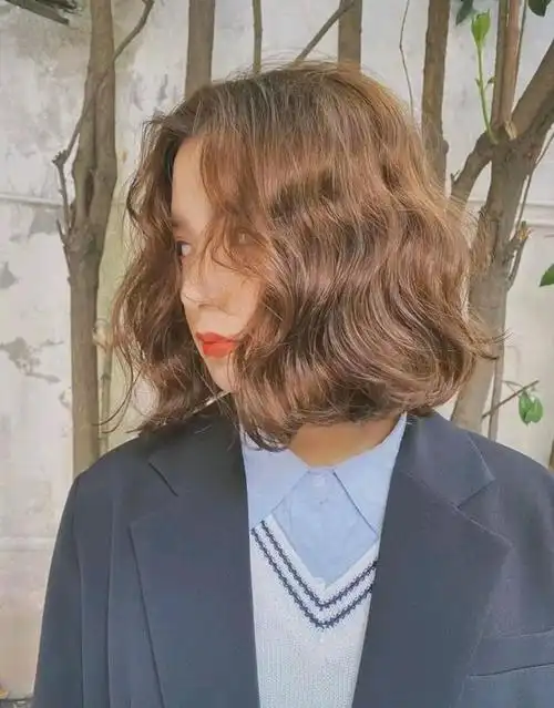 短发怎么烫不老气除了卷度和烫发位置注重时尚感更重要