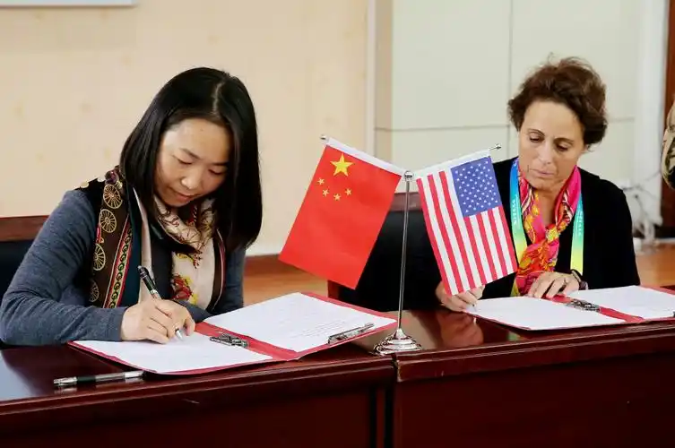 搭建友谊桥梁 加深中美文化教育交流