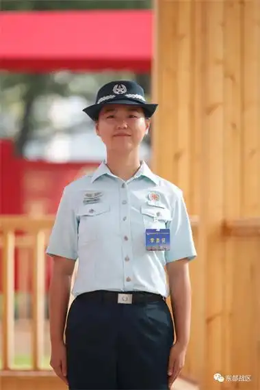 火箭军新入职文职亮相