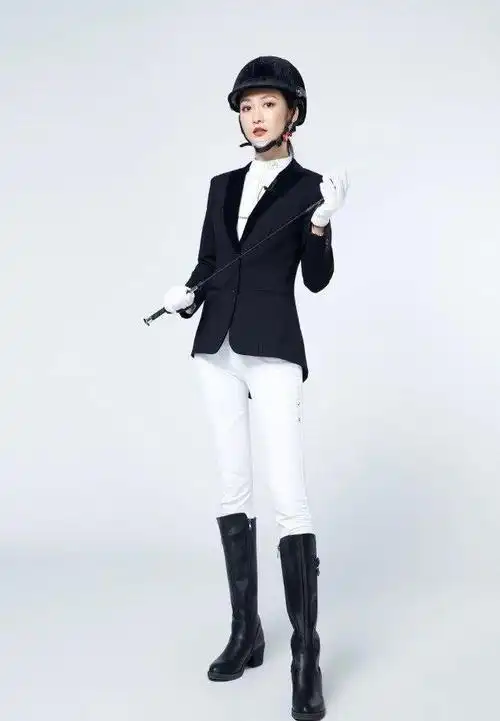 王鸥不想穿骑手服,被导演强制要求后,凹凸感映入眼帘酷到不敢认