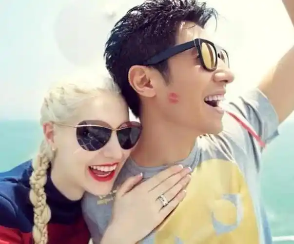 撒贝宁一家四口张家界游玩,娇妻李白颜值爆表,两个混血儿童萌翻网友