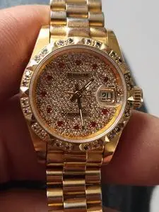 出售瑞士五星上将全自动女表,11颗红宝石表盘,全原,机芯是2