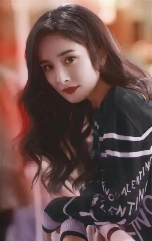 假发假臀假身高,看了明星的真实模样,网友:我的容貌焦虑治好了