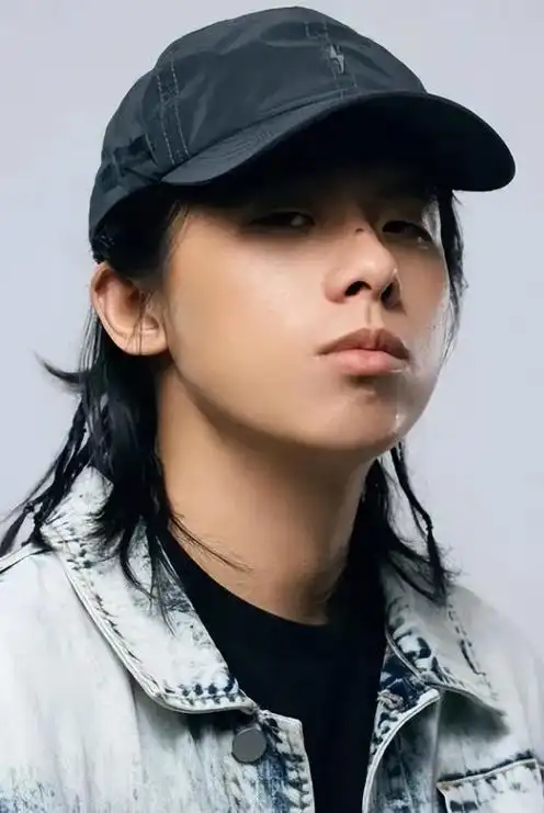 说唱歌手法老宣布退圈,力挺网红女友,否认殴打过小精灵