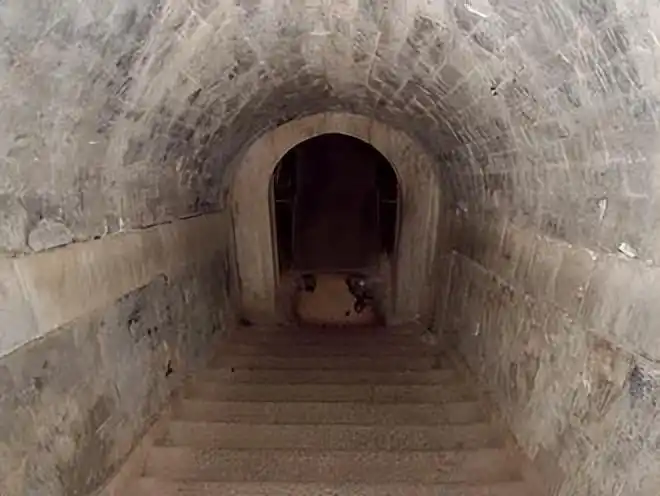 94年前孙殿英是如何找到慈禧陵墓入口的一老石匠成为盗墓关键