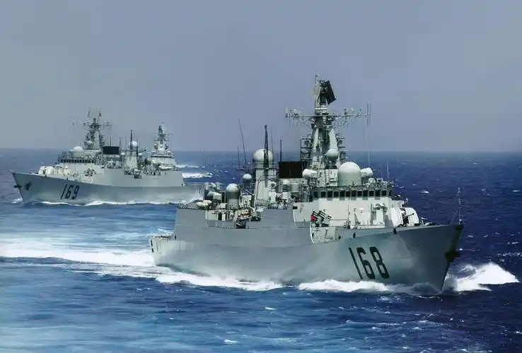 055驱逐舰相当于美国最新型朱姆沃尔特级驱逐舰