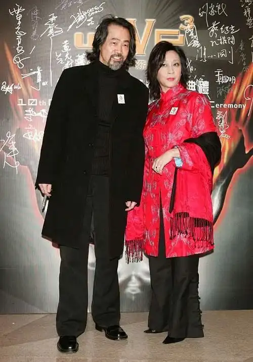 元秋元华同框出席活动现场被人喊包租婆