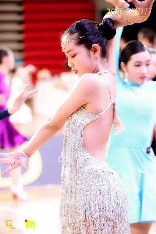 业余14岁新人女单c组拉丁舞   二等奖