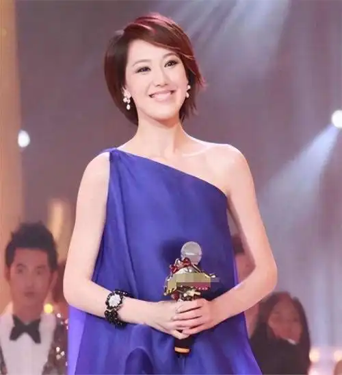 最美央视主持人被辞退,被造谣当"小三",事情的背后是什么