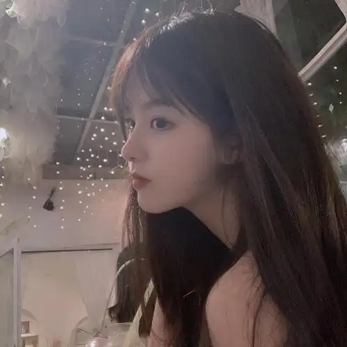 简单耐看超气质女生头像两张一组