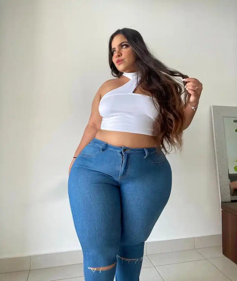 欧美时装模特写真#美女 #完美身材 #丰满性感迷人  - 抖音