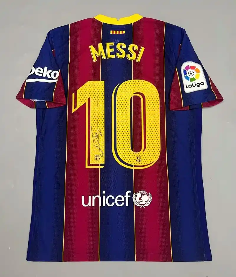 梅西20-21巴萨最后赛季亲签球衣.梅西20-21巴萨告别赛 - 抖音