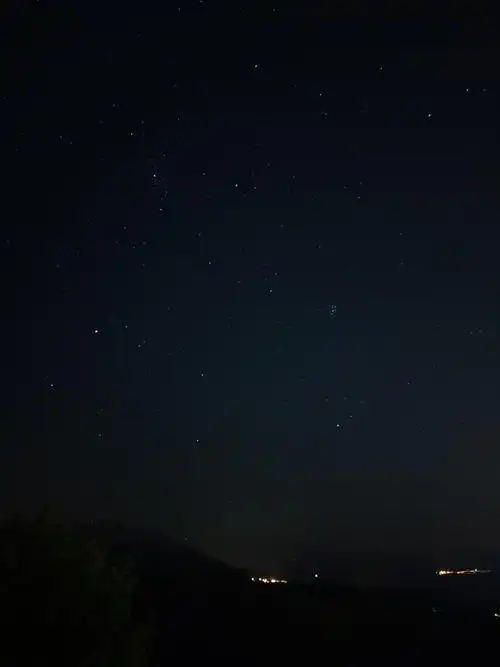 昨天晚上爬山去拍星星了