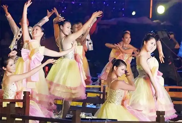 许家印有多奢靡看看这20个人跟他们比恒大歌舞团不算什么