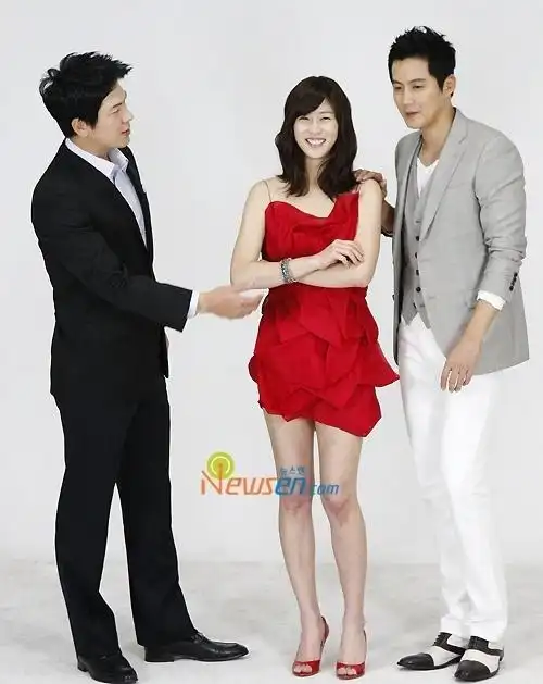 p>李秀景(         ),1982年3月13日出生于韩国,演员,毕业于 a