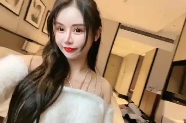 花400万整容还不够网红小z娜娜称马上要做人中和全脸磨骨