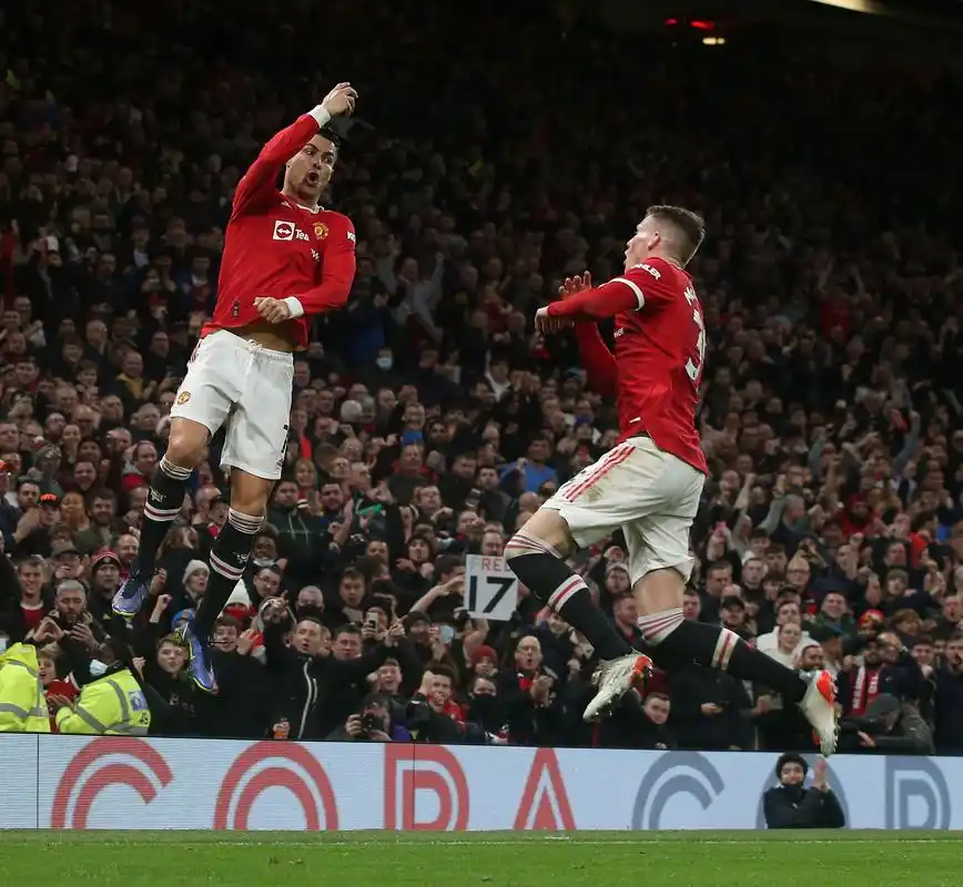 双方没有建树,曼联3-1战胜保级队伯恩利,用一场胜利结束了2021年的