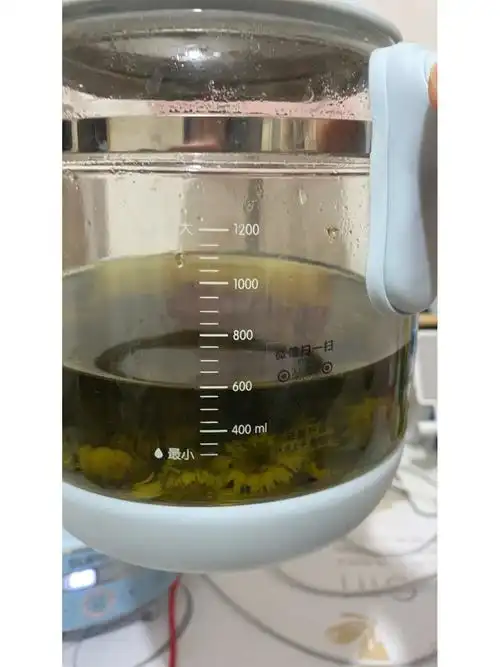 胎菊泡水颜色变深绿正常吗