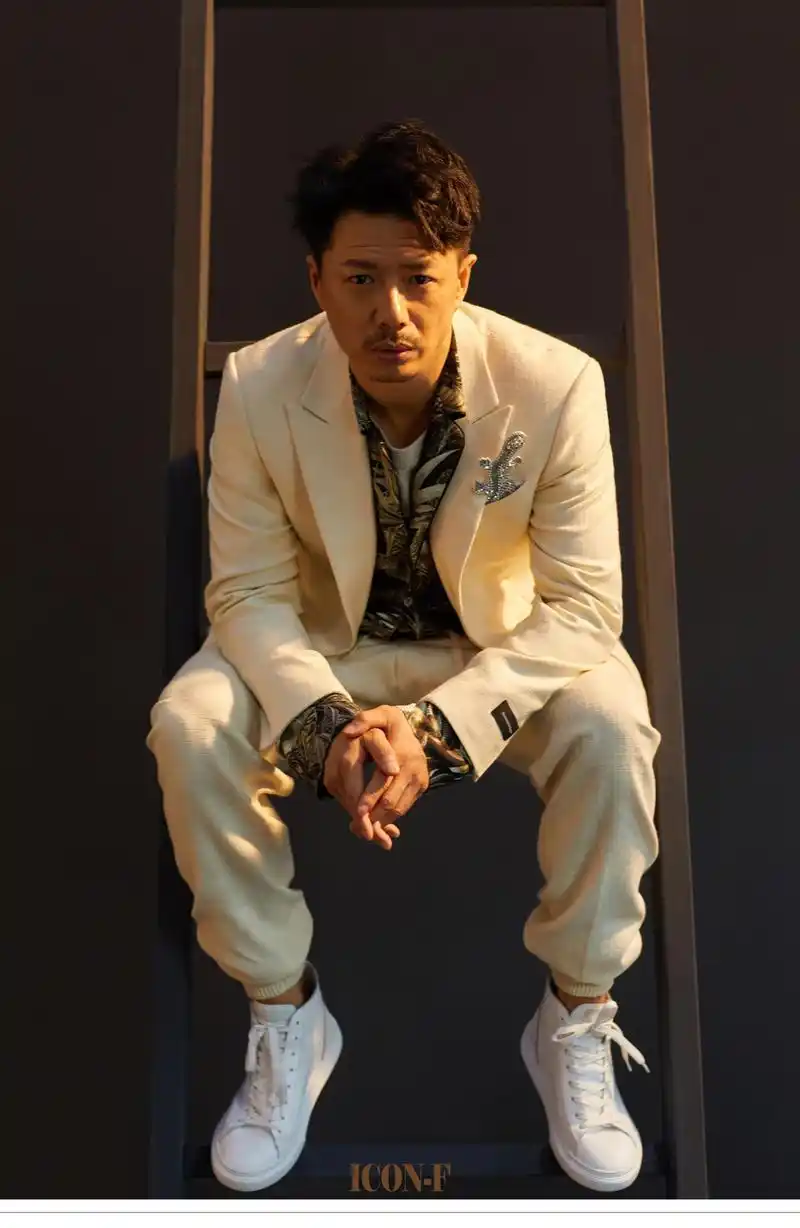 段奕宏时尚画报封面 展示硬朗型男状态