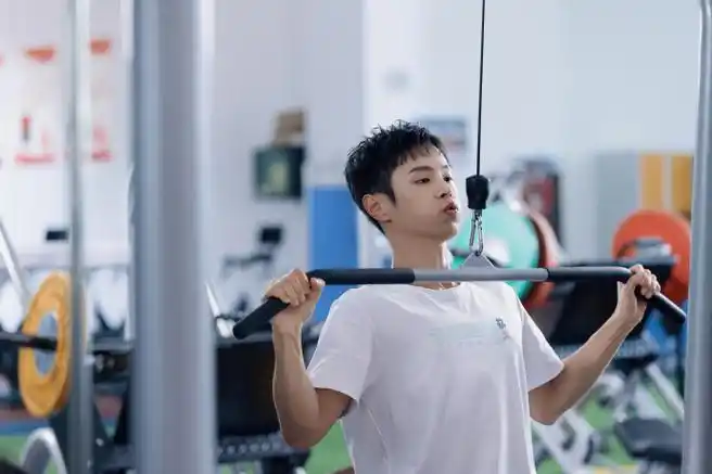 李汶翰泳往直前