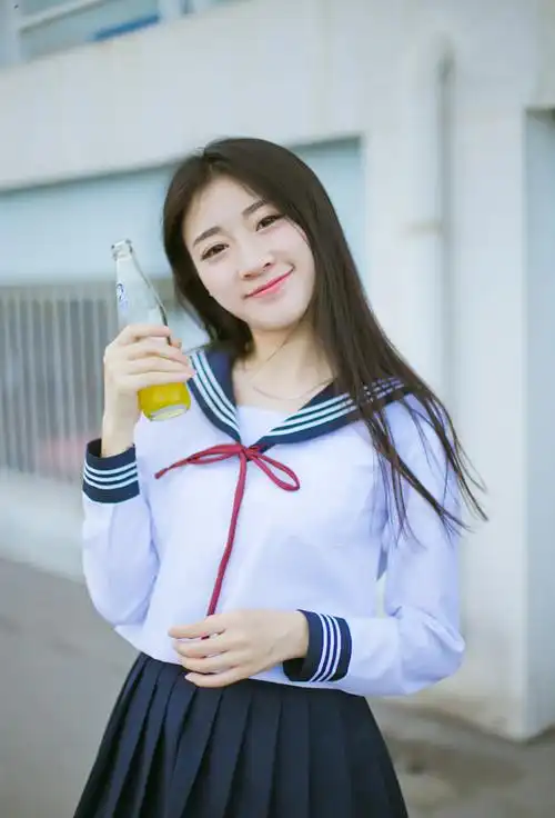 校花美女水手制服短裙露腿性感写真图片